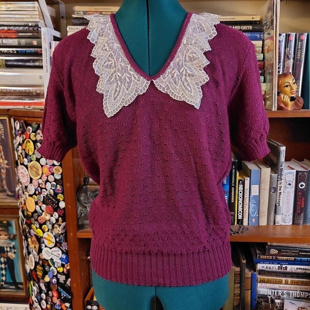 Vintage short sleeve reddish purple sweater with lace‎ collar detail.